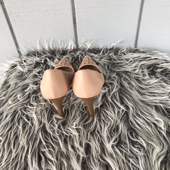 Restricted Pointed Toe Heels - Picture 6 of 9